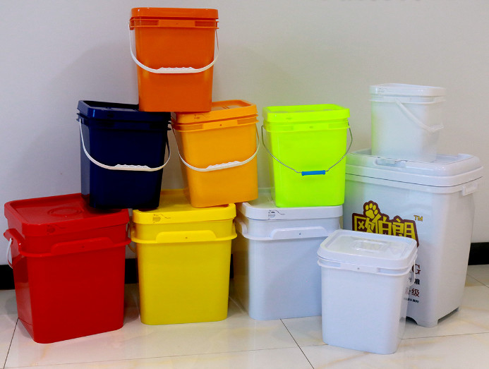 ถังพลาสติกสี่เหลี่ยมสีขาวทนต่อสารเคมี พร้อมการพิมพ์ IML สําหรับตัวเลือกการเก็บรักษาที่ยั่งยืน