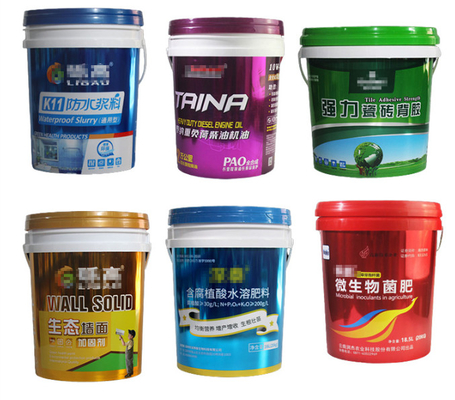 ใส่ถังพลาสติกในฝาปิดด้วยมือ เพื่อป้องกันแมลงและยูวี