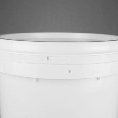 ถังพลาสติก 5 แกลลอน สีขาว เส้นผ่านศูนย์กลาง 11.5 นิ้ว มีหูหิ้ว